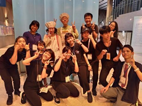 黃靖亭 - 2019沖繩兒童藝術節演員與前臺工作人員合照