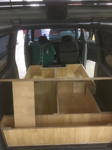 葉光銘 光木業室內裝潢 - 櫃體打開狀態，同時整組箱體可以分前後，隨時因狀況拿下來。