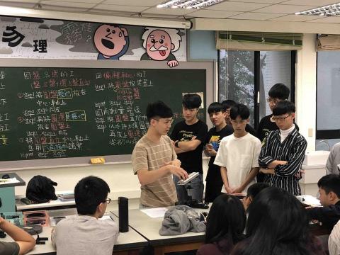 賴毓霖老師 - 清大物理實驗助教課程 賴毓霖老師 - 清大物理實驗助教課程