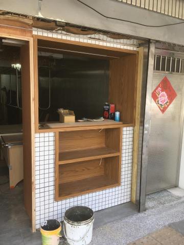 葉光銘 光木業室內裝潢 - 前方貼上亮白磁磚。