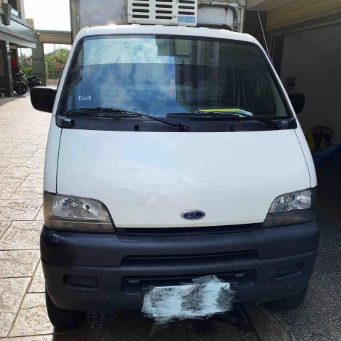 提供汽車美容服務的專家到府汽車美容