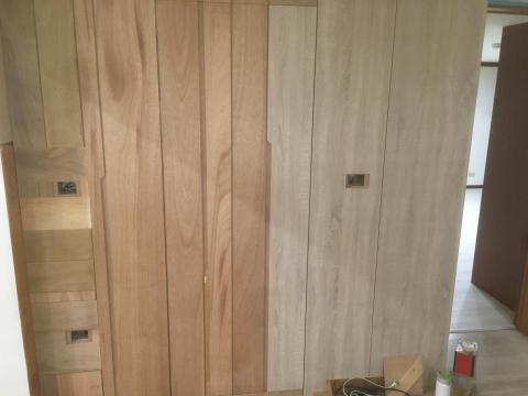 葉光銘 光木業室內裝潢 - 改成隱藏門的打底完成後，客戶在網路上看到了一個櫃子。突發奇想問說:我能不能把它做成很像櫃子的樣子? 讓人完全猜不到裡面是廁所?