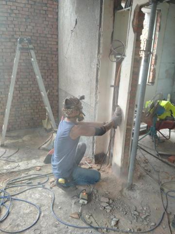 黃家專業打石拆除 - 