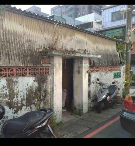 宏家工程有限公司 - 八德崁頂路40年古厝拆除