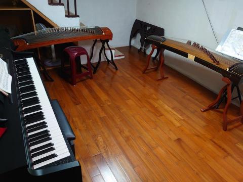 古筝教學，琴房出租。 - 提供鋼琴一台古箏兩台