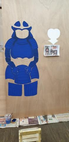 張慧欣 - 咖哩店追加,拍照打卡椅子背板裝飾。