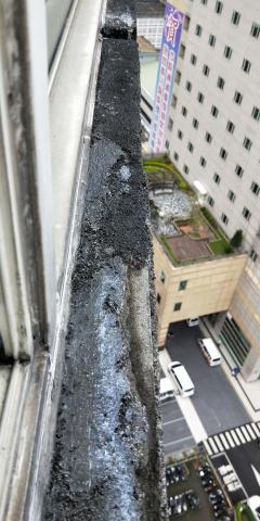 晴鏵修繕--施作面--天地牆水泥-角木架設-屋頂防水-油漆 - 高空17樓外牆清潔、防水圖刷