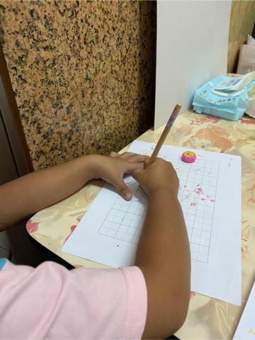 艾莉絲專業家教 - 親自ㄧ對ㄧ帶寶貝練習寫注音國字，耐心教學，讓寶貝寫作業再也不讓爸媽擔心