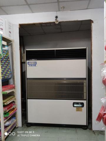 台灣一一空調工程行 - 台中南屯區某五金賣場中古15RT箱型冷氣主機汰換施作