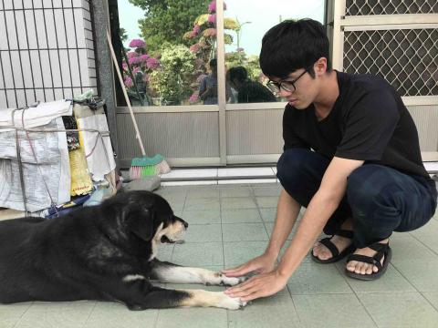 全能小卜卜 - 很容易跟動物當豪捧油～