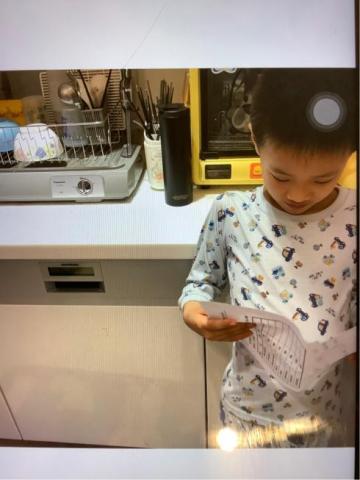 郭芳妤 - 弟弟拿廢紙讓我考試 我幫他批改