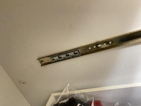 何師傅 - 抽屜軌道更換 何師傅 - 抽屜軌道更換