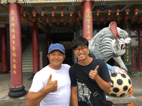 倪瑞興 - 擔任NHK台灣卡車環島特別節目的翻譯協力人員，與節目卡司日本搞笑藝人山口智充先生的合照。
