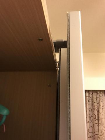 何師傅 - 衣櫃門脫軌 何師傅 - 衣櫃門脫軌