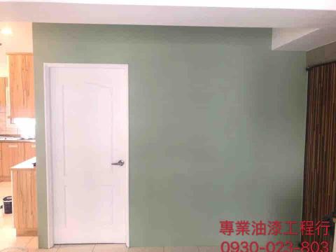 專業油漆工程行 - 主牆跳色：淺綠色