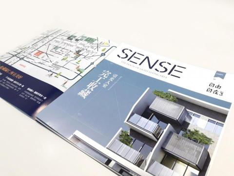 創造廣告整合行銷 - 建築上的翼板，是太陽的舞台
迎著南北向的風光、傳統格局的情味
獨院的自由自在、雙車的寬敞開闊
層層大面開窗，讓微風自由穿梭
讓光線在生活中起舞、變化成影
因為達億建設不在乎更高的成本
只在乎未來每一刻最佳的享受
感受自在，享受歸仁唯一