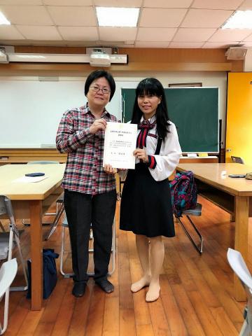 Jenny（李老師） - 文藻張院長頒發感謝狀