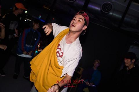 提供國標舞初學服務的專家游峻緯