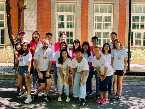 陳冠樺 - 配合外師一起帶全英文營隊