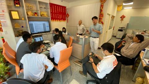 翰鼎地政士聯合事務所 - 帥氣所長到店頭演講~~
