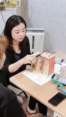 陳璵帆－依絲美妍 - 專業護膚諮詢/膚質判斷/膚況說明與認識/選擇適合療程