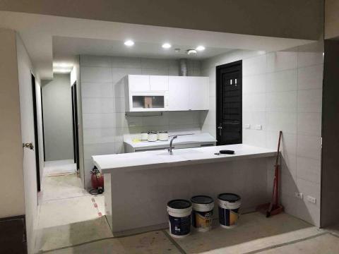 東秝國際有限公司 - 竹中車站附近噴漆跳色