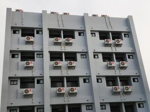 亦成電器行-李致峰 - 室外機配置