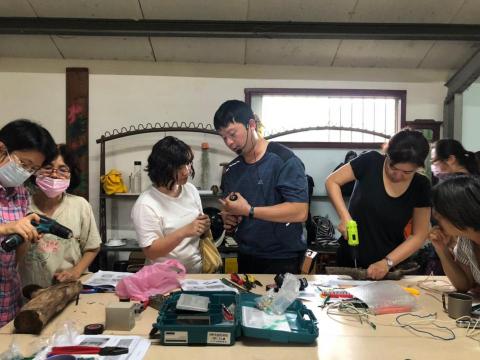 AJ居家修繕 - 電鑽使用說明。 AJ居家修繕 - 電鑽使用說明。