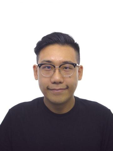 提供翻译i服務的專家James