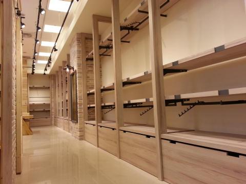 工匠創意空間 - 品牌服飾設計施工