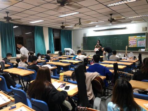 陳勻 - 輔英科大熱音社