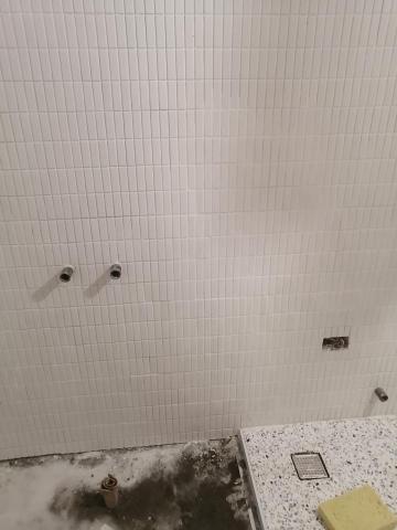 昱榮工程行 - 浴室壁面磁磚施工完成