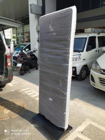 一台車凸歸呆丸 - 液晶顯示廣告機運送，汐止-台南