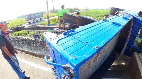 拾捌 屏東拖吊車/屏東道路救援/高雄拖吊車/高雄道路救援 - 車禍處理吊掛作業