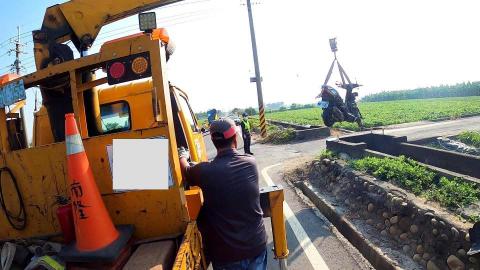 拾捌 屏東拖吊車/屏東道路救援/高雄拖吊車/高雄道路救援 - 車禍處理吊掛作業