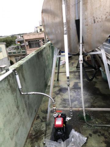 陳又育 - 熱水加壓機，壓接配管