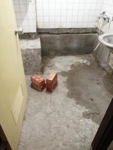 大台中居家修改小工程 - 浴缸,地面磁磚拆除工程 大台中居家修改小工程 - 浴缸,地面磁磚拆除工程