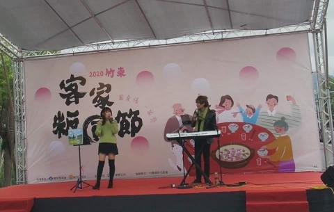 流行鋼琴電子琴自彈自唱～丹尼～樂團表演 - 客家粄圓節