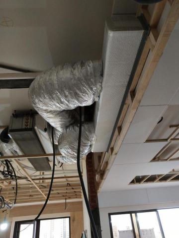 帝岩室內裝修設計有限公司 - 施工中天花空調出風口及軟管