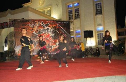 李怡動 - 街舞街頭表演秀