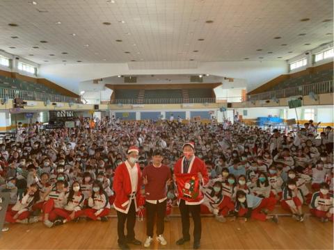 Ian Lin 伊恩林 - 12/25 員林大同國中聖誕節活動演出