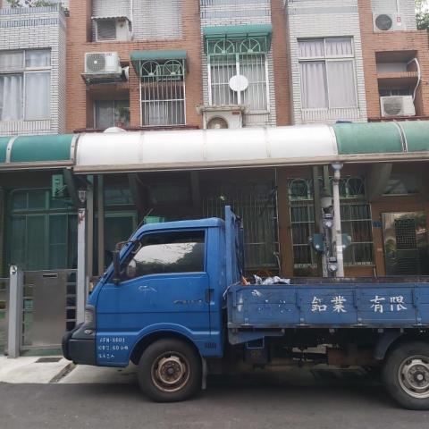 蕭仁豪 - 更換塑鋁板