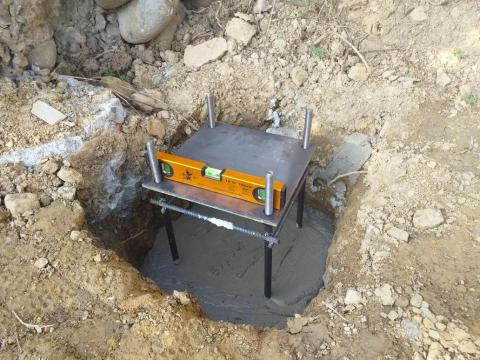 明日修繕隊 - 鐵皮屋地基柱頭螺絲施工