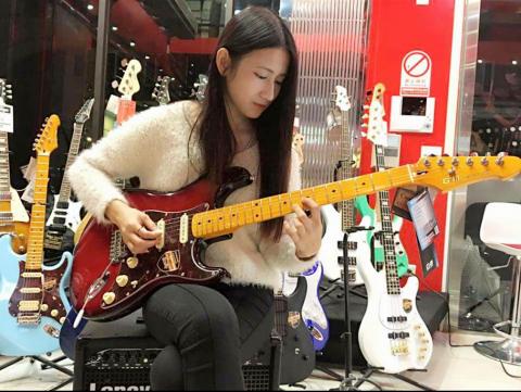 顏如君 - Cross流行音樂中心 試琴