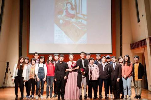 林奇瑩 - 曾舉辦個人鋼琴獨奏會，一手包辦文宣品設計、藝術行政與溝通、演出等。