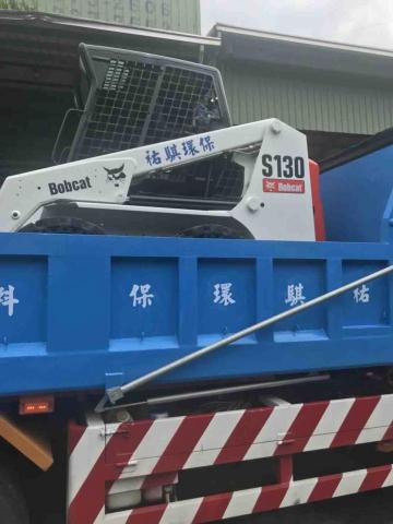 祐騏環保科技有限公司 - 11T大貨車 山貓 等