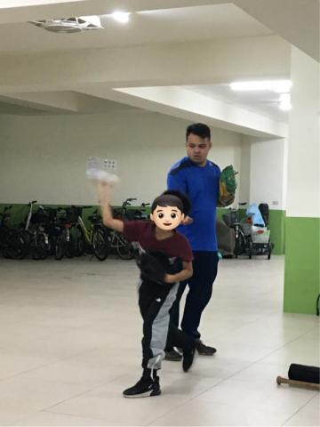 棒球教練。鄭仲涵 - ⚾️教學。投球姿勢。國小(當私人教練的第一位學生) 棒球教練。鄭仲涵 - ⚾️教學。投球姿勢。國小(當私人教練的第一位學生)