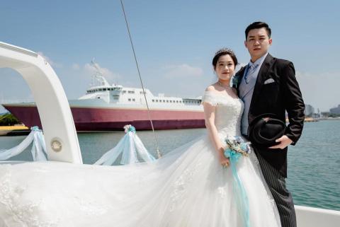 Bonjour蹦啾攝影 - 婚禮紀錄-玄饌遊艇婚禮
https://www.marry.com.tw/studio-works-kwmi809mmwi124206mm.html#works_title