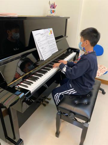 Lily 音樂老師 - 準備考檢定的孩子