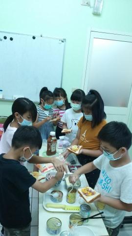 Shelly - 美語生活化。。用英文教做pizza